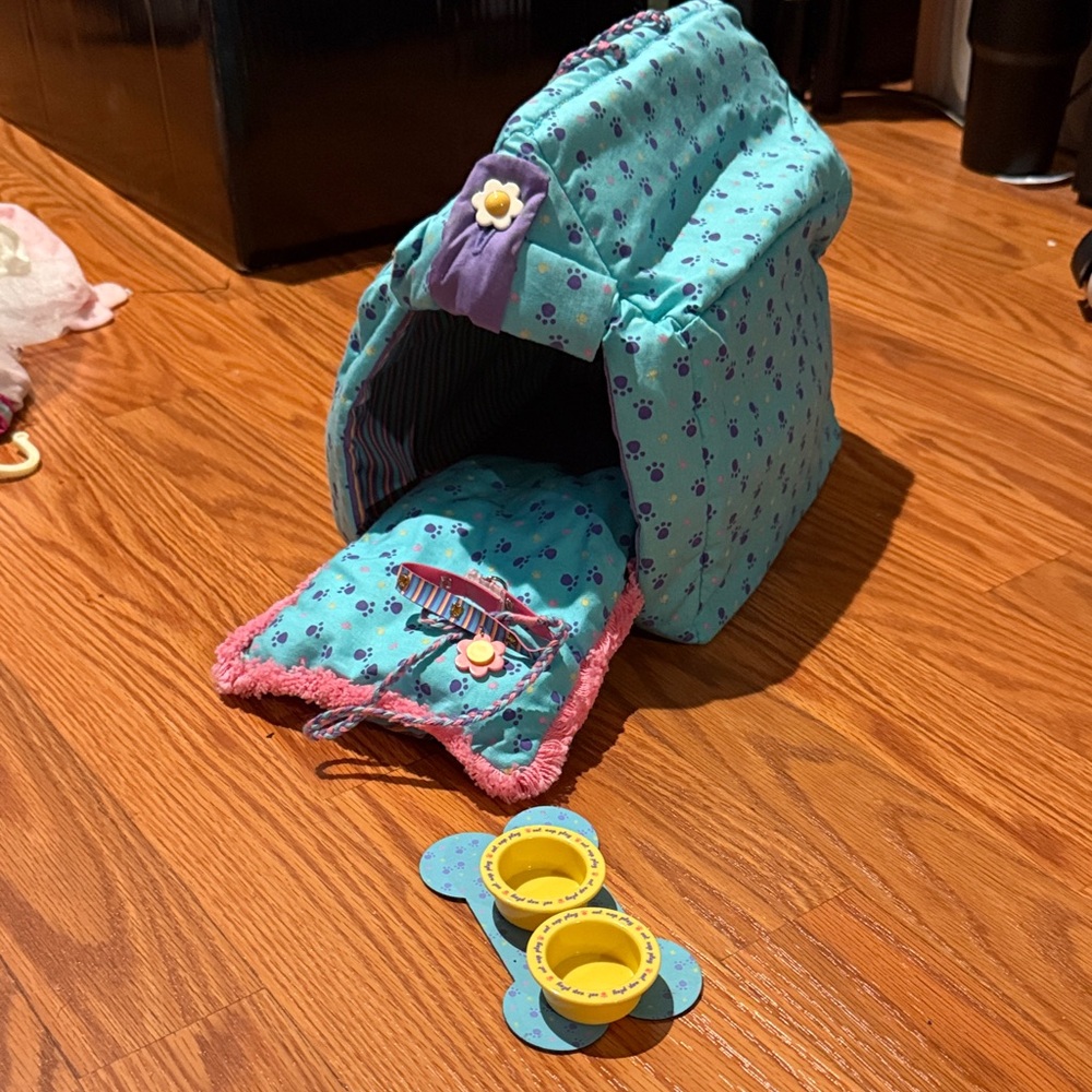 American Girl Coconut’s Dog House and Accessories